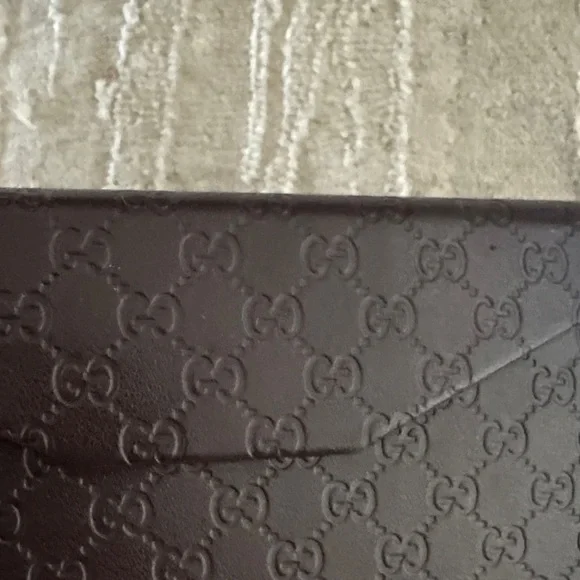 Gucci Tortoiseshell Sunglasses with Pink Accents - Picture 10 of 10